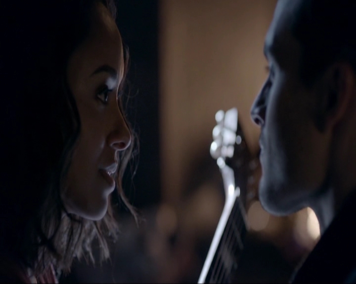 VampireDiariesWorld-dot-nl_7x19SomebodyThatIUsedtoKnow1699.jpg