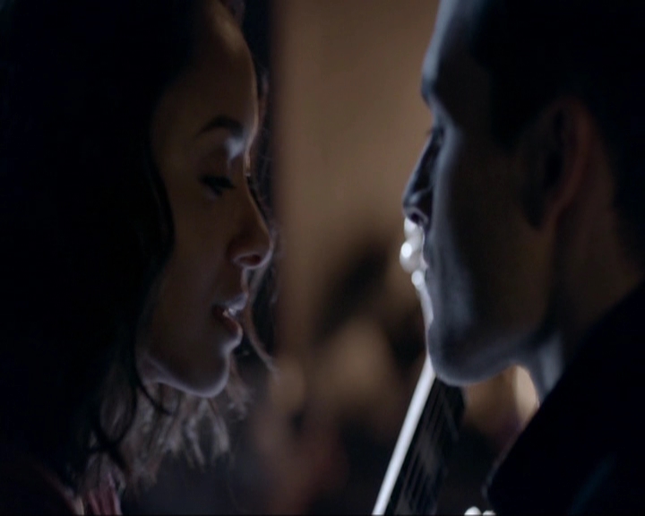 VampireDiariesWorld-dot-nl_7x19SomebodyThatIUsedtoKnow1700.jpg