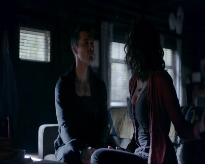 VampireDiariesWorld-dot-nl_7x19SomebodyThatIUsedtoKnow1720.jpg