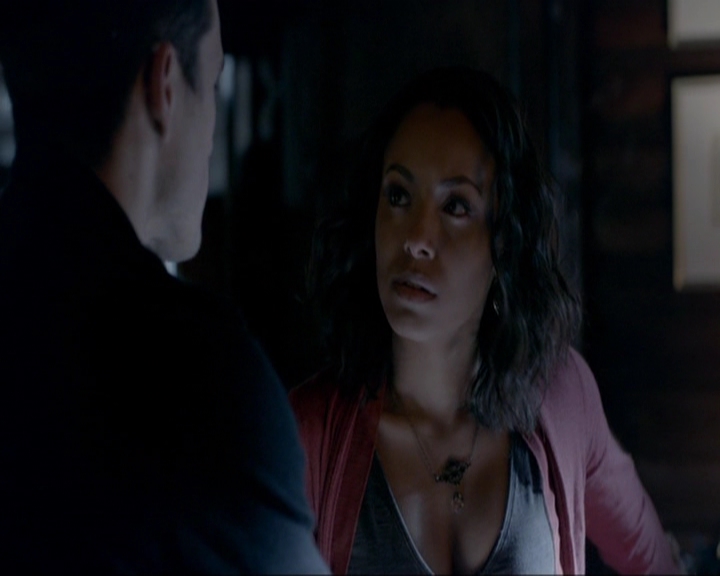 VampireDiariesWorld-dot-nl_7x19SomebodyThatIUsedtoKnow1721.jpg
