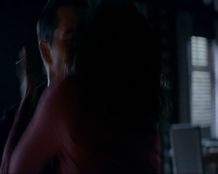 VampireDiariesWorld-dot-nl_7x19SomebodyThatIUsedtoKnow1723.jpg