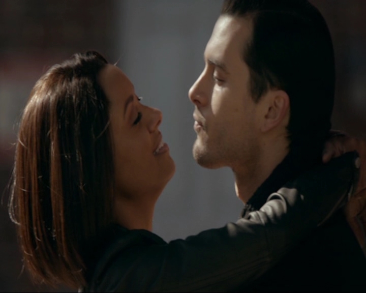 VampireDiariesWorld-dot-nl_7x19SomebodyThatIUsedtoKnow1733.jpg