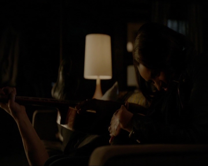 VampireDiariesWorld-dot-nl_7x19SomebodyThatIUsedtoKnow2186.jpg