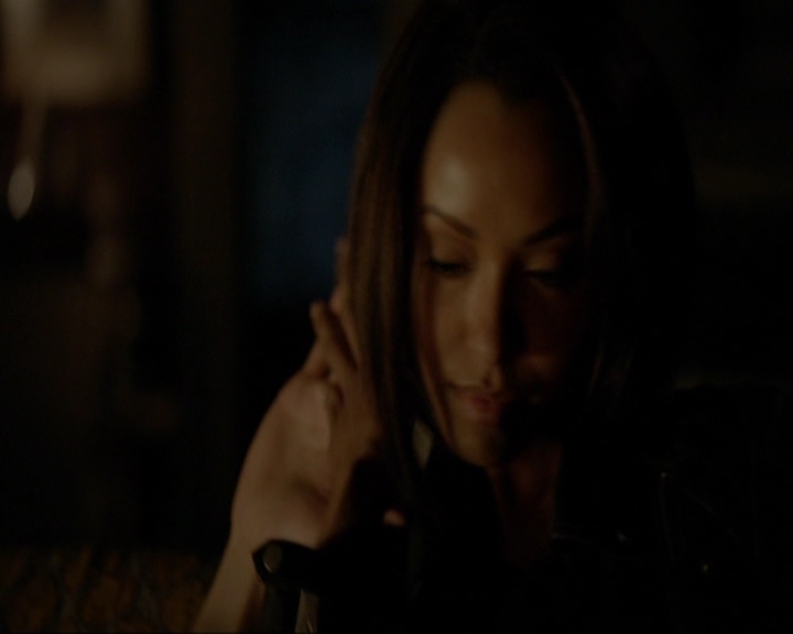 VampireDiariesWorld-dot-nl_7x19SomebodyThatIUsedtoKnow2188.jpg