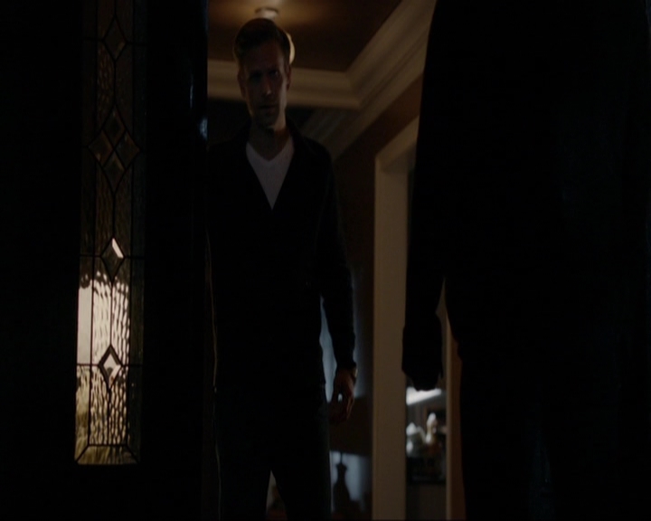 VampireDiariesWorld-dot-nl_7x19SomebodyThatIUsedtoKnow2240.jpg
