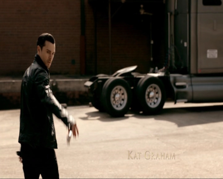VampireDiariesWorld-dot-nl_7x20KillEmAll0215.jpg
