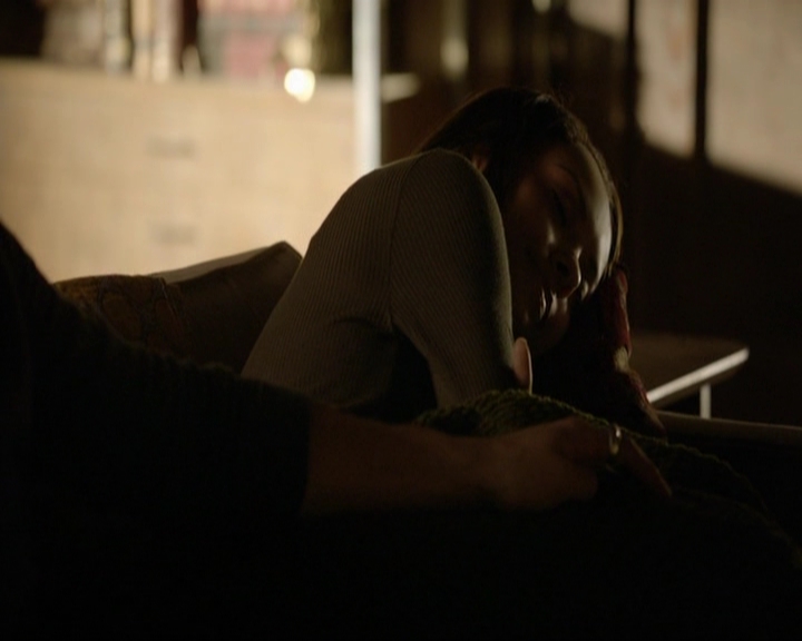 VampireDiariesWorld-dot-nl_7x20KillEmAll1202.jpg
