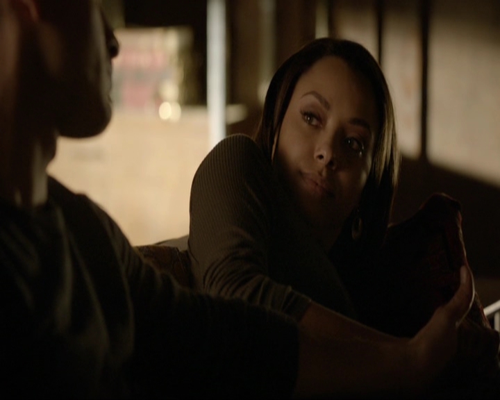 VampireDiariesWorld-dot-nl_7x20KillEmAll1209.jpg