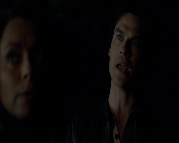 VampireDiariesWorld-dot-nl_7x20KillEmAll1420.jpg