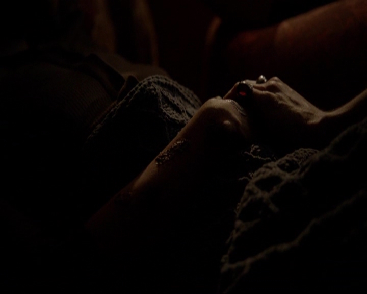 VampireDiariesWorld-dot-nl_7x20KillEmAll1982.jpg