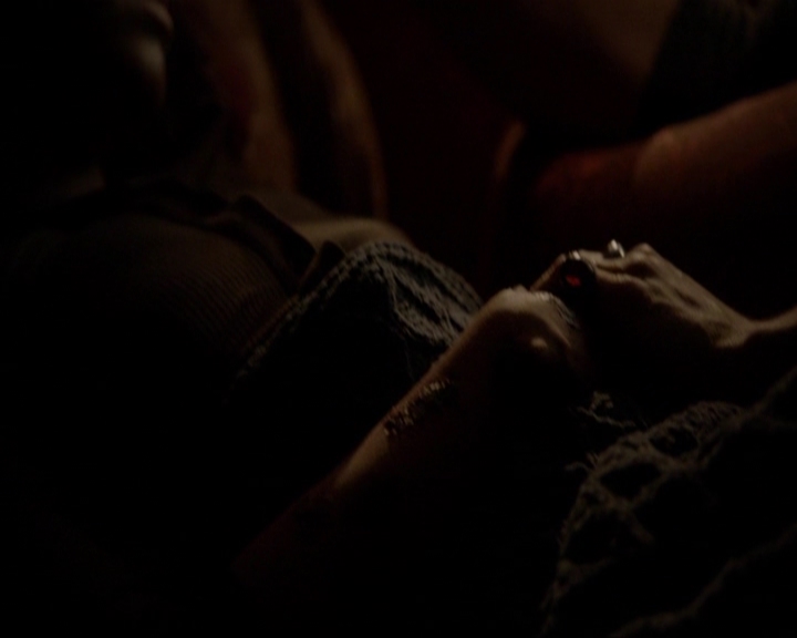 VampireDiariesWorld-dot-nl_7x20KillEmAll1983.jpg