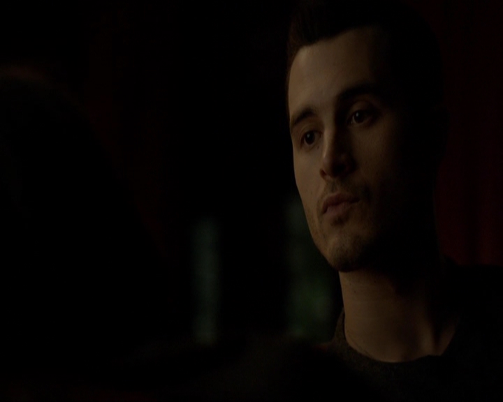 VampireDiariesWorld-dot-nl_7x20KillEmAll1986.jpg