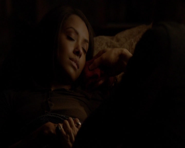 VampireDiariesWorld-dot-nl_7x20KillEmAll1989.jpg