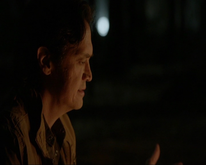 VampireDiariesWorld-dot-nl_7x20KillEmAll2220.jpg