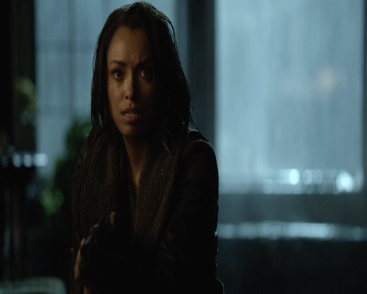 VampireDiariesWorld-dot-nl_7x22GodsAndMonsters-deletedscenes0069.jpg