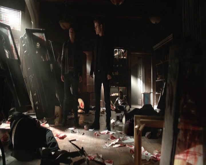 VampireDiariesWorld-dot-nl_7x22GodsAndMonsters-deletedscenes0279.jpg