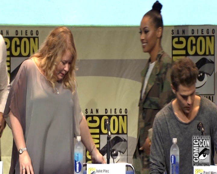 VampireDiariesWorld-dot-nl_S7-dvdextra-2015ComicConPanel0085.jpg