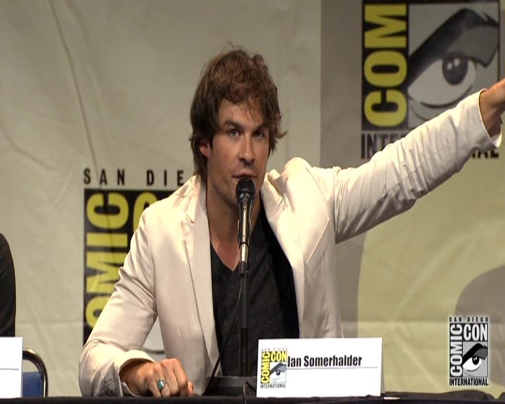 VampireDiariesWorld-dot-nl_S7-dvdextra-2015ComicConPanel0352.jpg