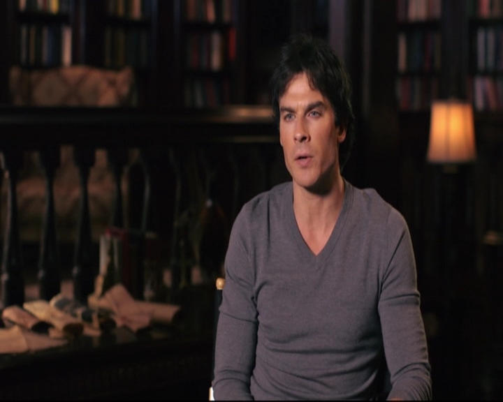 VampireDiariesWorld-dot-nl_S7-dvdextra-DirectingVampires0102.jpg