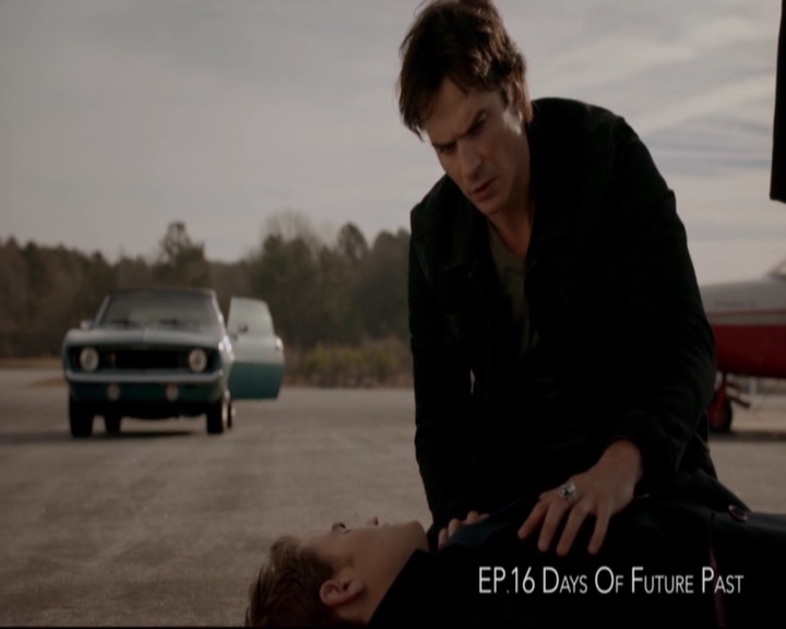 VampireDiariesWorld-dot-nl_S7-dvdextra-DirectingVampires0323.jpg