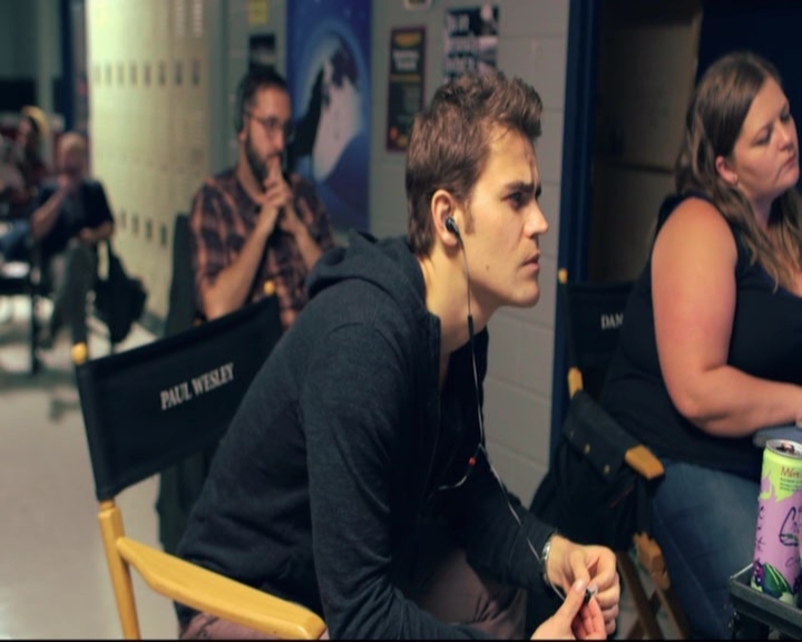 VampireDiariesWorld-dot-nl_S7-dvdextra-DirectingVampires0371.jpg