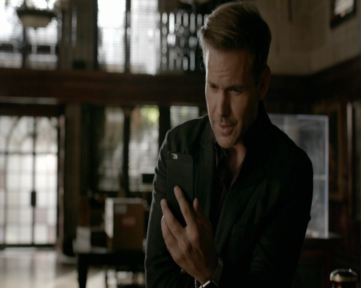 VampireDiaries-dot-nl_VampireDiaries-8x01HelloBrother0525.jpg