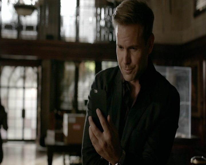 VampireDiaries-dot-nl_VampireDiaries-8x01HelloBrother0526.jpg