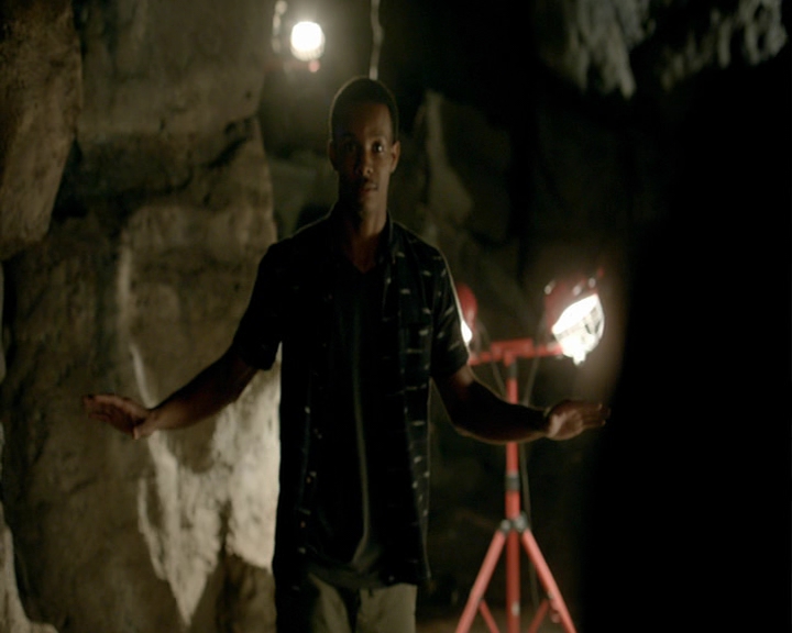 VampireDiaries-dot-nl_VampireDiaries-8x01HelloBrother0585.jpg