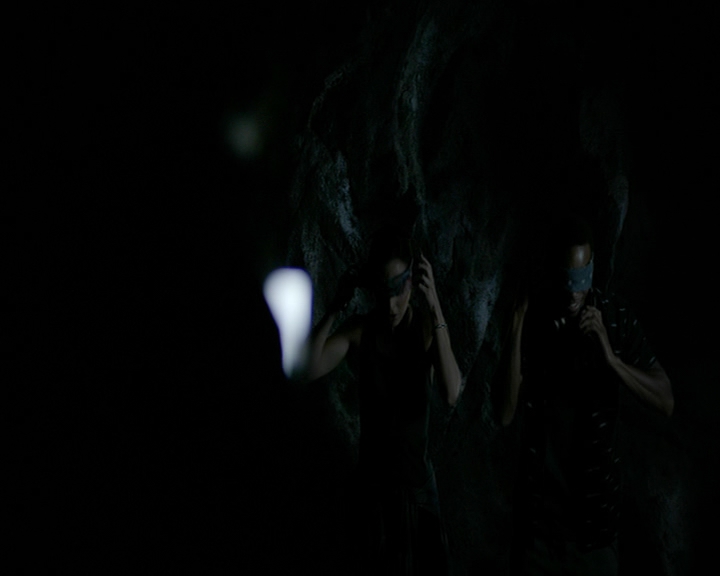VampireDiaries-dot-nl_VampireDiaries-8x01HelloBrother0811.jpg