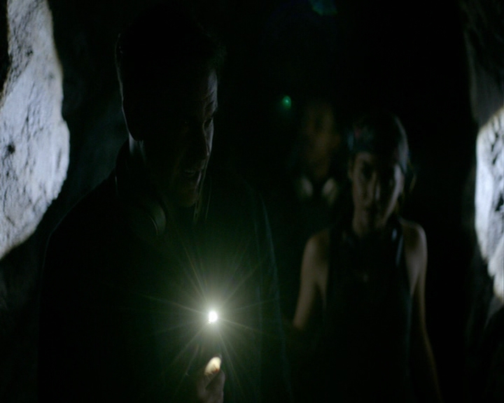 VampireDiaries-dot-nl_VampireDiaries-8x01HelloBrother0940.jpg