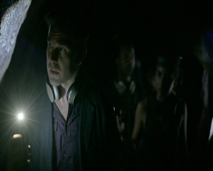 VampireDiaries-dot-nl_VampireDiaries-8x01HelloBrother0945.jpg