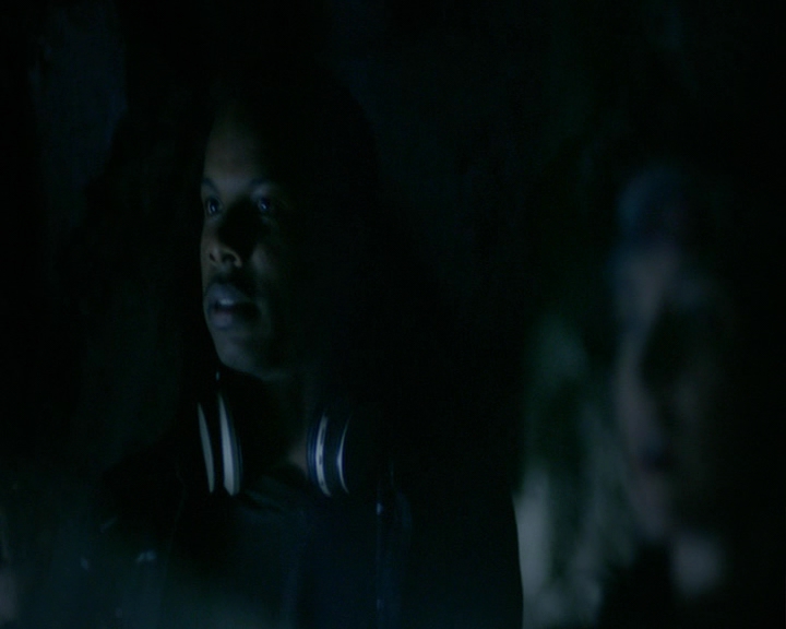 VampireDiaries-dot-nl_VampireDiaries-8x01HelloBrother0990.jpg