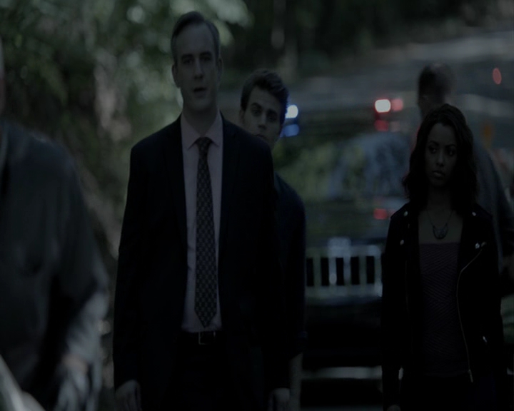 VampireDiaries-dot-nl_VampireDiaries-8x01HelloBrother1017.jpg