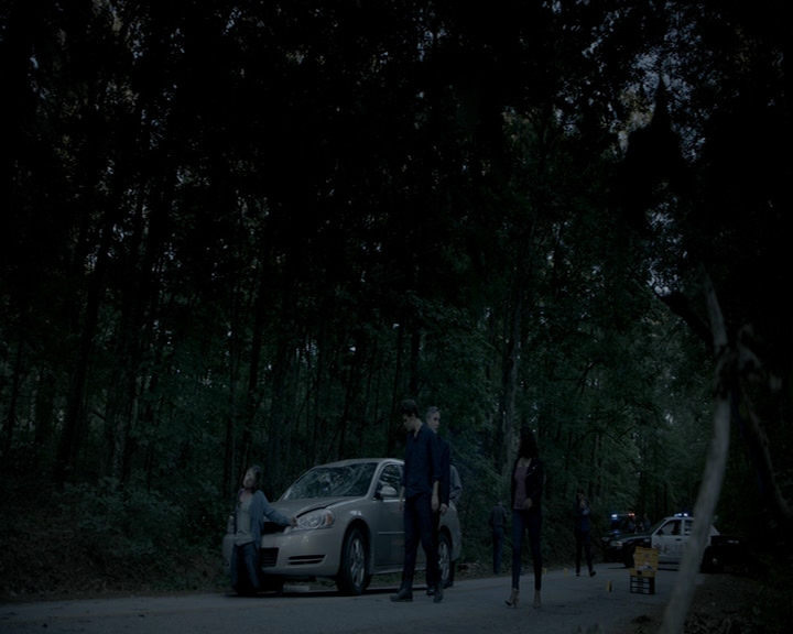 VampireDiaries-dot-nl_VampireDiaries-8x01HelloBrother1026.jpg