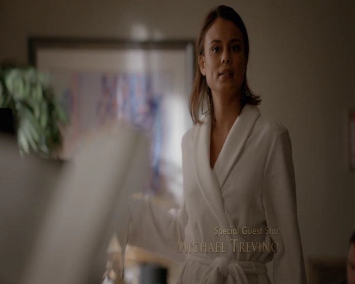 VampireDiaries-dot-nl_VampireDiaries-8x03YouDecidedThatIWasWorthSaving0130.jpg