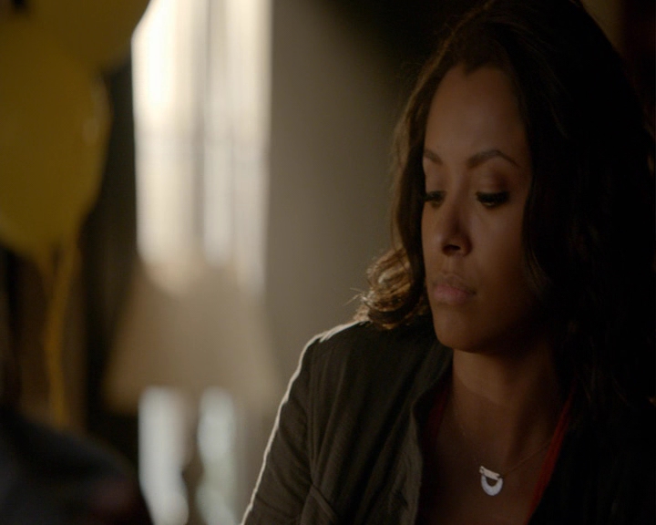 VampireDiaries-dot-nl_VampireDiaries-8x03YouDecidedThatIWasWorthSaving0212.jpg