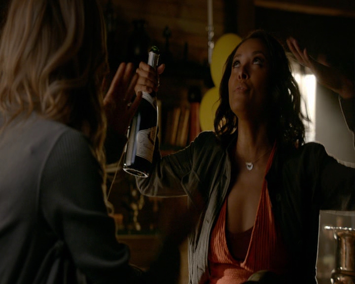 VampireDiaries-dot-nl_VampireDiaries-8x03YouDecidedThatIWasWorthSaving0248.jpg