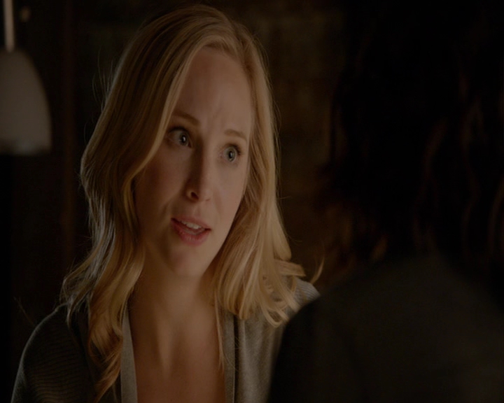 VampireDiaries-dot-nl_VampireDiaries-8x03YouDecidedThatIWasWorthSaving0265.jpg