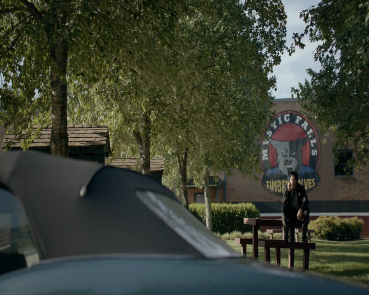 VampireDiaries-dot-nl_VampireDiaries-8x03YouDecidedThatIWasWorthSaving0617.jpg