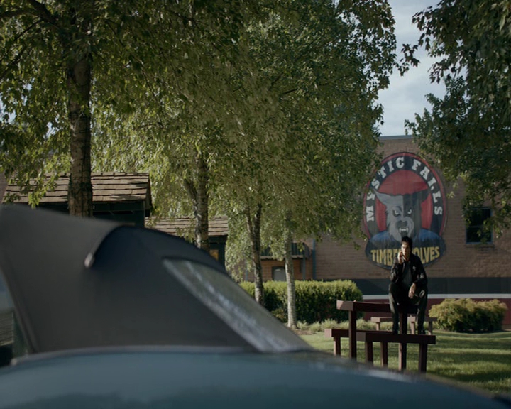 VampireDiaries-dot-nl_VampireDiaries-8x03YouDecidedThatIWasWorthSaving0618.jpg