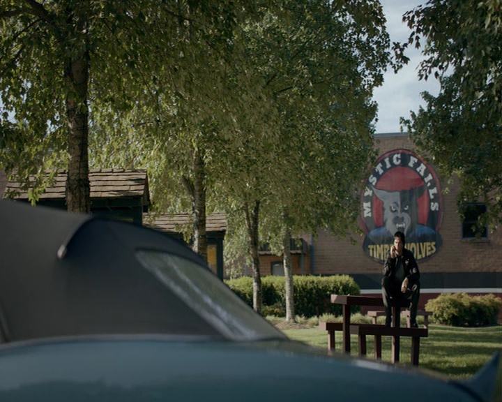 VampireDiaries-dot-nl_VampireDiaries-8x03YouDecidedThatIWasWorthSaving0619.jpg