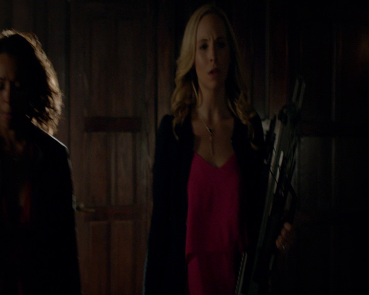 VampireDiaries-dot-nl_VampireDiaries-8x03YouDecidedThatIWasWorthSaving0634.jpg
