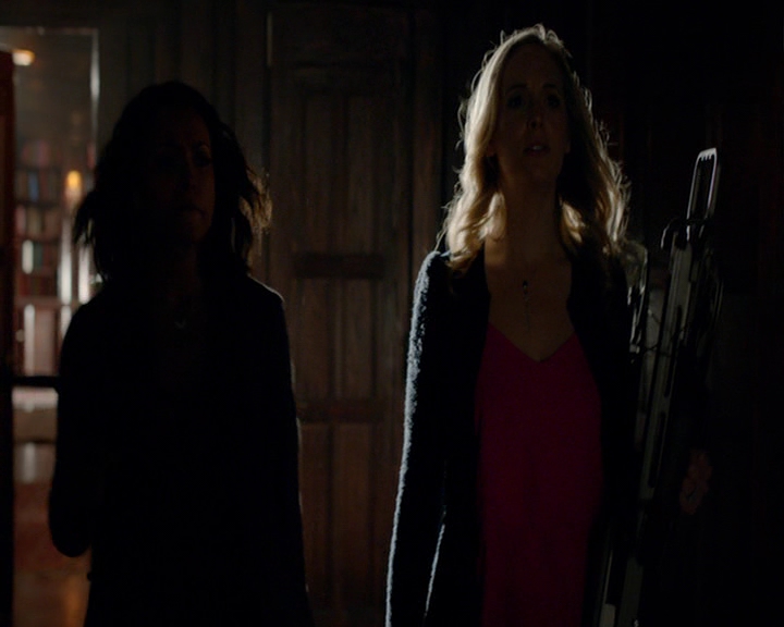 VampireDiaries-dot-nl_VampireDiaries-8x03YouDecidedThatIWasWorthSaving0635.jpg