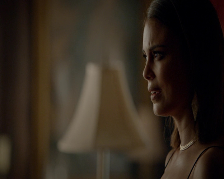 VampireDiaries-dot-nl_VampireDiaries-8x03YouDecidedThatIWasWorthSaving0712.jpg