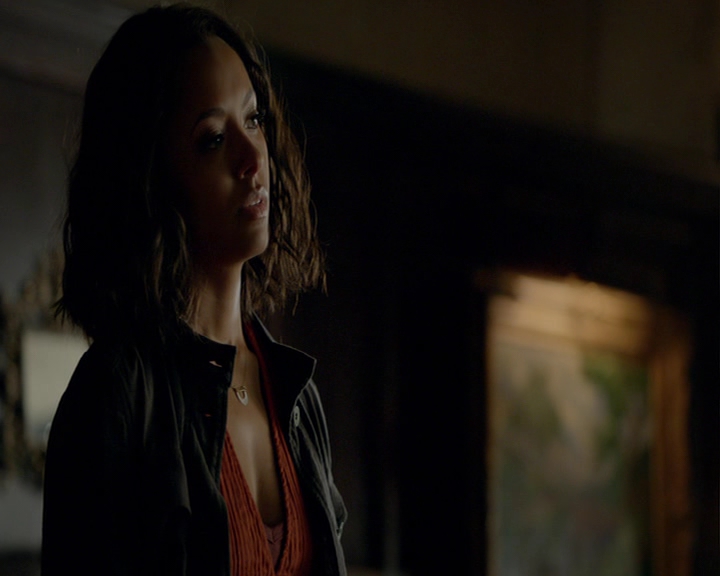 VampireDiaries-dot-nl_VampireDiaries-8x03YouDecidedThatIWasWorthSaving0726.jpg