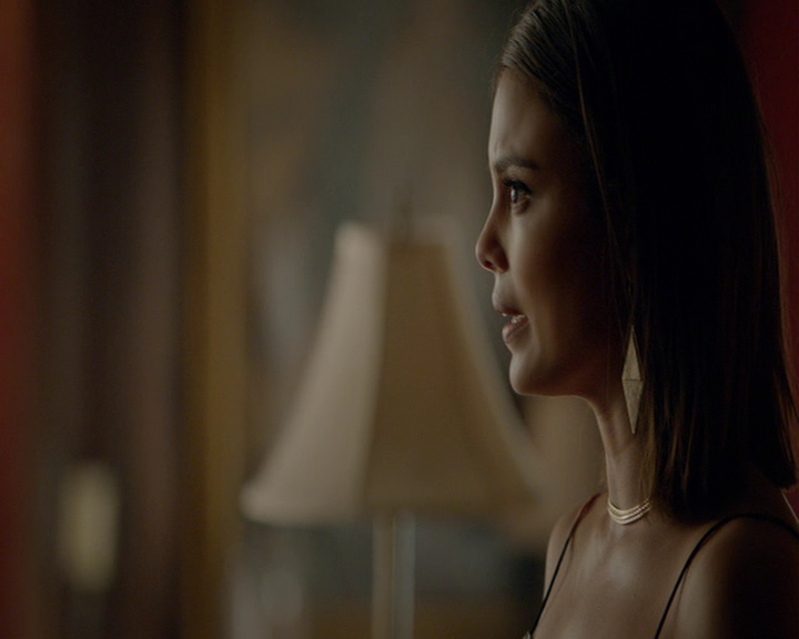 VampireDiaries-dot-nl_VampireDiaries-8x03YouDecidedThatIWasWorthSaving0728.jpg