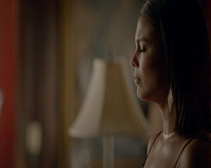 VampireDiaries-dot-nl_VampireDiaries-8x03YouDecidedThatIWasWorthSaving0729.jpg