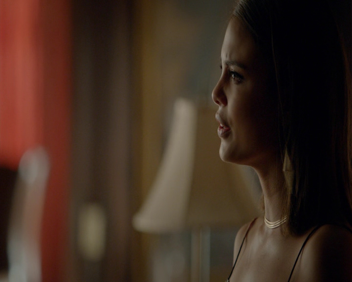 VampireDiaries-dot-nl_VampireDiaries-8x03YouDecidedThatIWasWorthSaving0731.jpg