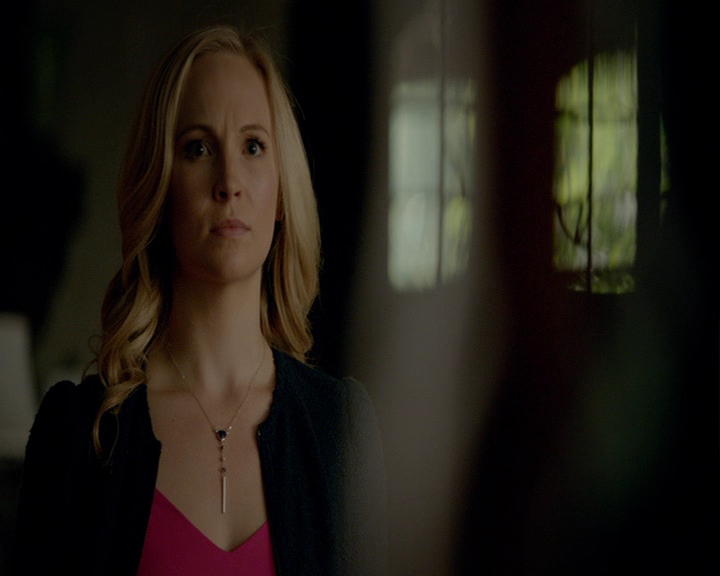 VampireDiaries-dot-nl_VampireDiaries-8x03YouDecidedThatIWasWorthSaving0737.jpg