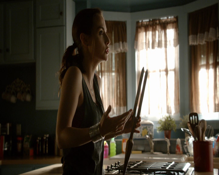 VampireDiaries-dot-nl_VampireDiaries-8x03YouDecidedThatIWasWorthSaving0771.jpg